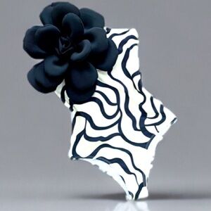 NEW Women’s One Piece 3D Flower Bathing Suit White/Black Size M